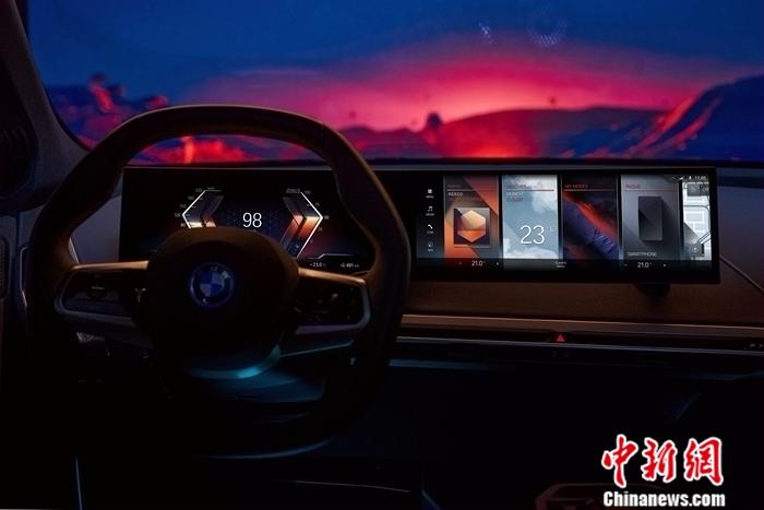 全新BMW iDrive系统——BMW曲面显示屏